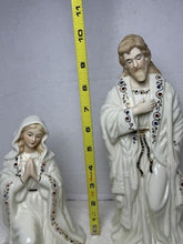 Charger l'image dans la galerie, Vintage Bon Ton Jade 3-piece porcelain nativity set figurines