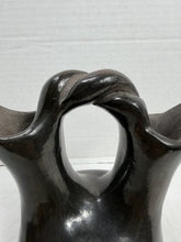 Charger l'image dans la galerie, Vintage Native American Santa Clara Pueblo Blackware Wedding Vase 7.5” Tall