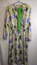 Charger l'image dans la galerie, Vintage 80s Pier 26 Novelty Print Midi Dress with Green Belt 100% Silk