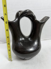 Charger l'image dans la galerie, Vintage Native American Santa Clara Pueblo Blackware Wedding Vase 7.5” Tall