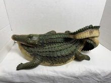 Charger l'image dans la galerie, Large Realistic Resin Alligator Garden Statue — Lifelike Outdoor Figurine