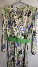Charger l'image dans la galerie, Vintage 80s Pier 26 Novelty Print Midi Dress with Green Belt 100% Silk