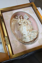 Load image into Gallery viewer, Franklin Mint “Elaine” Gibson Girl Wedding Remembrance Shadow Box Doll w/ COA (RenembRance)