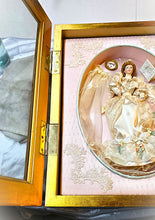 Load image into Gallery viewer, Franklin Mint “Elaine” Gibson Girl Wedding Remembrance Shadow Box Doll w/ COA (RenembRance)