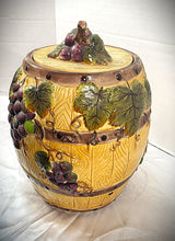 गैलरी व्यूवर में इमेज लोड करें, Pacific Rim Sonoma Grape Cookie Jar Wine Barrel Ceramic Hand-Painted Discontinued Pattern