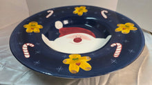 गैलरी व्यूवर में इमेज लोड करें, The Cellar “Christmas Twilight” Hand-Painted Santa Serving Bowl / Platter by Laurie Gates (1999)