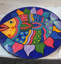 गैलरी व्यूवर में इमेज लोड करें, Signed Agustin Vargas Mexican Folk Art Fish Wall Piece – Hand-Painted Lacquered Wood Wall Plate