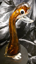 गैलरी व्यूवर में इमेज लोड करें, Murano-Style Hand-Blown Amber Art Glass Duck Figurine with Bullicante Detail