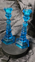 गैलरी व्यूवर में इमेज लोड करें, Pair of Fostoria “Henry Ford Museum” Copper Blue Argus Candlesticks – Mid-Century Glass Art Pair