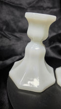 将图片加载到图库查看器,Pair of Vintage Anchor Hocking Milk Glass Taper Candle Holders