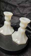 将图片加载到图库查看器,Pair of Vintage Anchor Hocking Milk Glass Taper Candle Holders