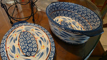 Load image into Gallery viewer, Temp-tations Old World Blue 1.5 Qt Oval Baker w/ Lid & Wire Rack – By Tara