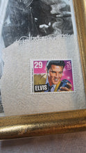 将图片加载到图库查看器,Framed Elvis Presley Vintage Western Film Publicity Still with 29¢ Legends of American Music Stamp