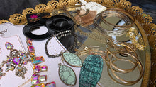 将图片加载到图库查看器,Eye Candy LA Iridescent Statement Set + Mixed Fashion Jewelry Lot (Assorted)