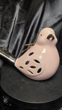 Cargar imagen en el visor de la galería, GC Naturals Pink Ceramic Aroma Bird Sachet Holder Silver Beak Decor