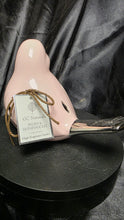 Cargar imagen en el visor de la galería, GC Naturals Pink Ceramic Aroma Bird Sachet Holder Silver Beak Decor