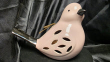Cargar imagen en el visor de la galería, GC Naturals Pink Ceramic Aroma Bird Sachet Holder Silver Beak Decor