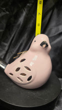 Cargar imagen en el visor de la galería, GC Naturals Pink Ceramic Aroma Bird Sachet Holder Silver Beak Decor