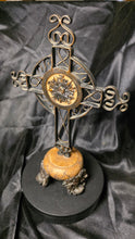 गैलरी व्यूवर में इमेज लोड करें, Rustic Wrought Iron Style Christian Cross on Decorative Resin Base