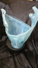 गैलरी व्यूवर में इमेज लोड करें, Murano Art Glass Handkerchief Vase – Celadon & Turquoise Seafoam Waves