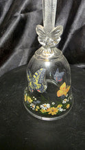 गैलरी व्यूवर में इमेज लोड करें, Vintage Avon 1990 Butterfly Floral Lead Crystal Bell Hand Painted