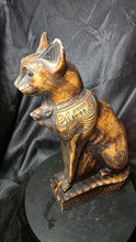 गैलरी व्यूवर में इमेज लोड करें, Egyptian Bastet Cat Goddess Statue Made in Egypt Antique Finish Figure