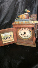 将图片加载到图库查看器,1998 FIGI Wilderness Bound Hinged Hunting Theme Desk Clock Mallard Duck