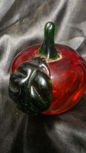 将图片加载到图库查看器,Vintage Red Art Glass Apple Paperweight w/ Green Stem Diamond Star Import