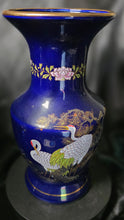 Charger l'image dans la galerie, Vintage Japanese Cobalt Blue Crane Porcelain Vase with Gilt Detail