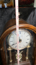 将图片加载到图库查看器,Vintage Commodore Quartz Mantel Clock Wood Cabinet Rotating Pendulum