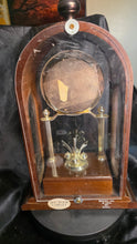 将图片加载到图库查看器,Vintage Commodore Quartz Mantel Clock Wood Cabinet Rotating Pendulum
