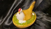 将图片加载到图库查看器,Vintage Old Castle West Germany Majolica Hen on Nest Covered Dish