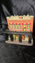 Cargar imagen en el visor de la galería, The Pioneer Woman P-Town Pizza Shop Lighted Holiday Village 2020