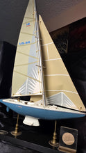 Load image into Gallery viewer, Dennis Conner Stars & Stripes '87 US-55 America's Cup Sailboat Model