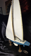 Load image into Gallery viewer, Dennis Conner Stars & Stripes '87 US-55 America's Cup Sailboat Model