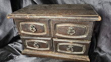 गैलरी व्यूवर में इमेज लोड करें, Vintage Wooden Jewelry Box Chest Organizer With Velvet Lined Drawers