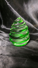 Charger l'image dans la galerie, Vintage Hand Blown Emerald Green Art Glass Beehive Paperweight Figurine | Studio Glass Sculpture