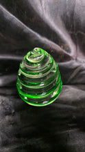 Charger l'image dans la galerie, Vintage Hand Blown Emerald Green Art Glass Beehive Paperweight Figurine | Studio Glass Sculpture