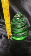 Charger l'image dans la galerie, Vintage Hand Blown Emerald Green Art Glass Beehive Paperweight Figurine | Studio Glass Sculpture