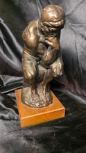 गैलरी व्यूवर में इमेज लोड करें, Rodin's The Thinker Sculpture Bronze Finish Figure on Wooden Display Base