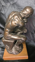 गैलरी व्यूवर में इमेज लोड करें, Rodin's The Thinker Sculpture Bronze Finish Figure on Wooden Display Base