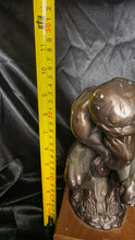 गैलरी व्यूवर में इमेज लोड करें, Rodin's The Thinker Sculpture Bronze Finish Figure on Wooden Display Base