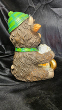 将图片加载到图库查看器,Highland Cow Holding Beer Mug Figurine Scottish Pub Farmhouse Decor