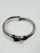 Charger l'image dans la galerie, Vintage Taxco Mexico 925 Sterling Silver & Gold Tone Hook Bangle Bracelet