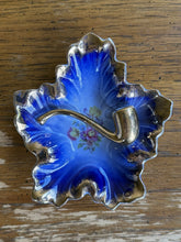 गैलरी व्यूवर में इमेज लोड करें, Antique German Cobalt Blue Porcelain Pipe Ashtray Maple Leaf Tobacco Smoking