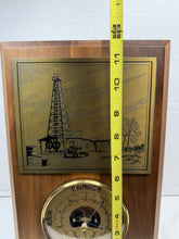 将图片加载到图库查看器,Vintage Oil Derrick Wood Plaque Barometer Thermometer Weather Station USA