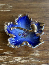 गैलरी व्यूवर में इमेज लोड करें, Antique German Cobalt Blue Porcelain Pipe Ashtray Maple Leaf Tobacco Smoking