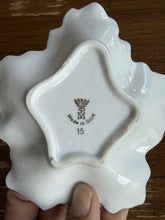 गैलरी व्यूवर में इमेज लोड करें, Antique German Cobalt Blue Porcelain Pipe Ashtray Maple Leaf Tobacco Smoking