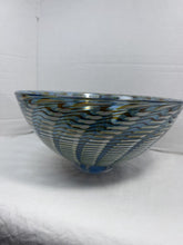 गैलरी व्यूवर में इमेज लोड करें, Vintage Kosta Boda Atoll Peacock Art Glass Bowl Bertil Vallien Sweden Signed