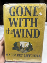 गैलरी व्यूवर में इमेज लोड करें, Vintage Gone With the Wind Margaret Mitchell November 1974 Hardcover Dust Jacket
